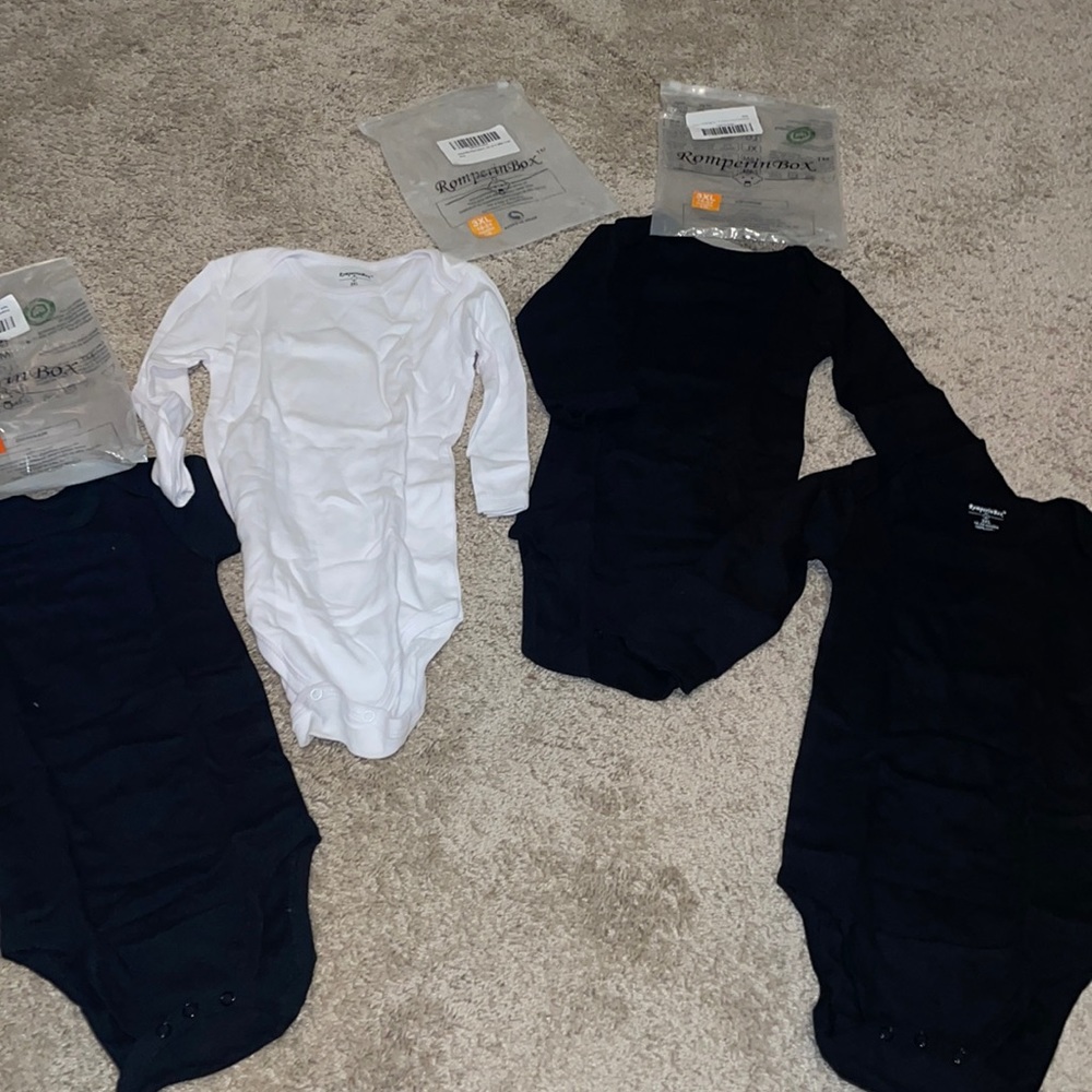 Unisex solid bodysuits Lot of 4. New. NWT. 18-24 months XL. Romper in box